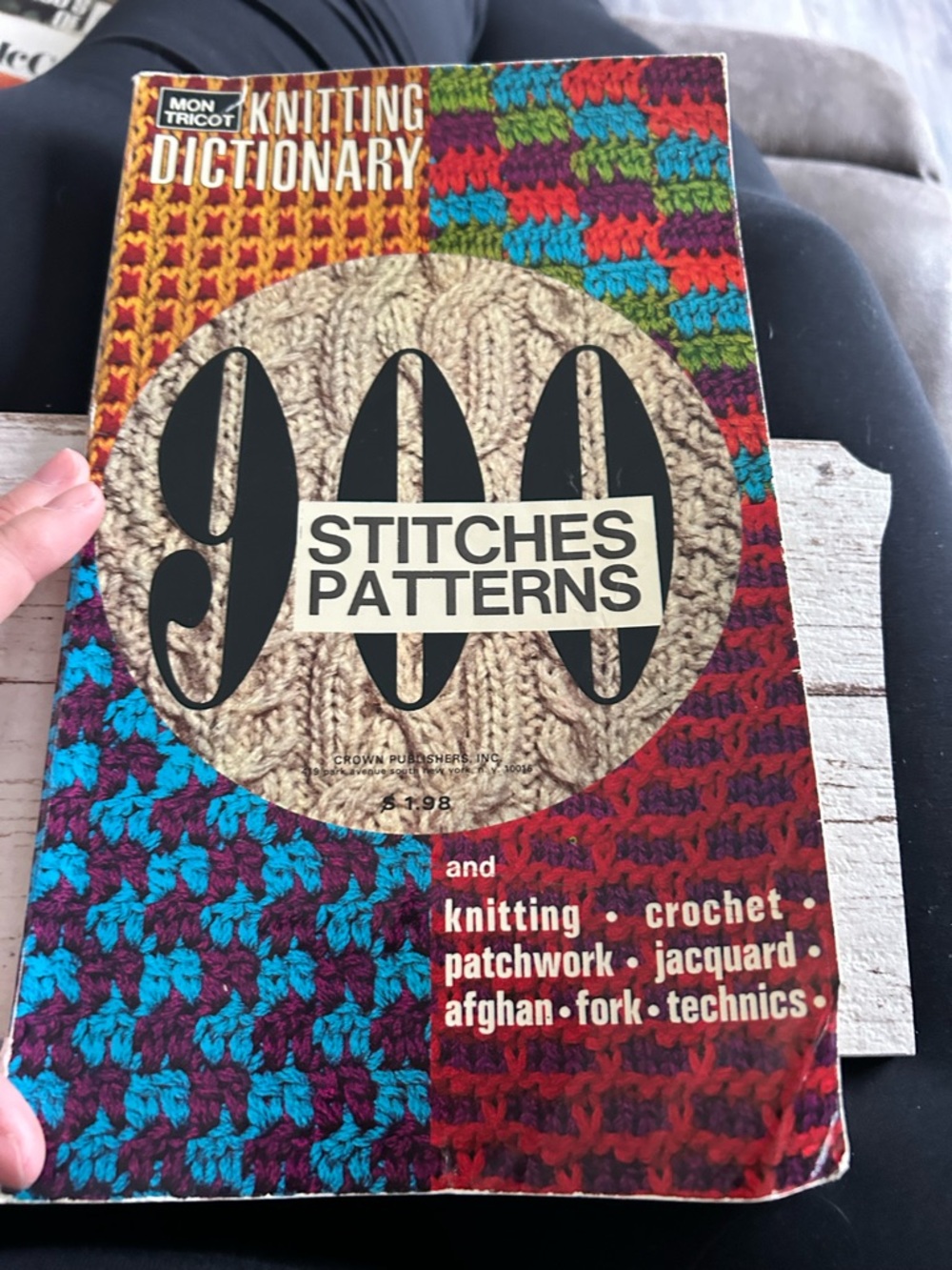 5/$25 900 Stitches & Patterns Knitting Dictionary - Colorful Cover
